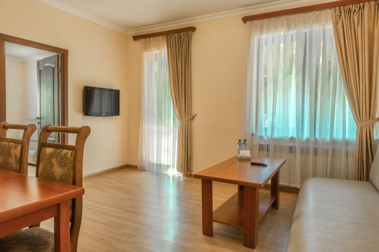 Ariana Family Hotel Dilidschan Exterior foto